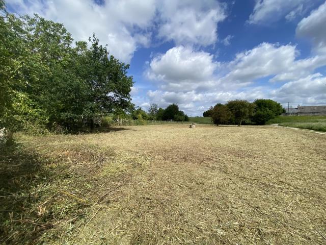 TERRAIN DE LOISIR NON CONSTRUCTIBLE A LA RICHE