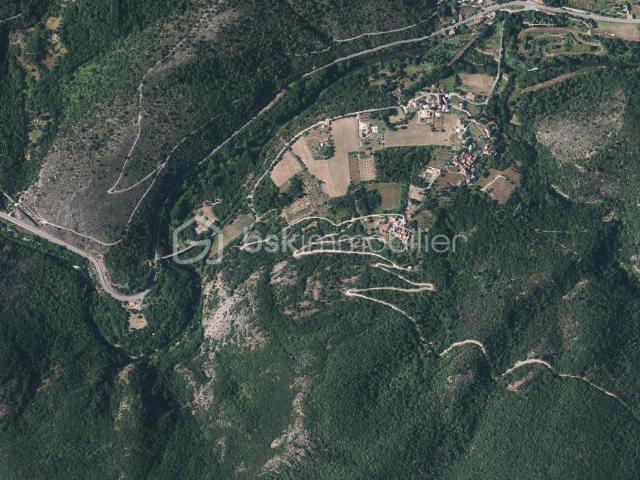 Terrain de loisirs de 2,5 hectares à Saint Vincent d’Olargues