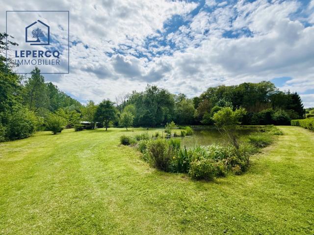 Terrain de loisirs de 6 271 m² avec un magnifique étang