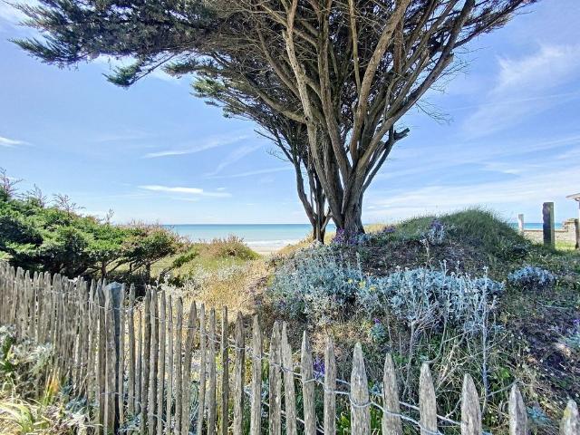 Terrain de 1516 m2 Saint Pair sur Mer, France