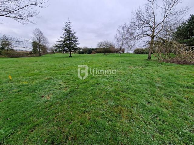 Terrain de 1623 m² à Cast 29150