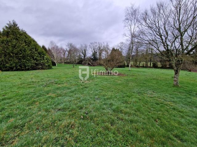 Terrain de 1627 m² à Cast 29150