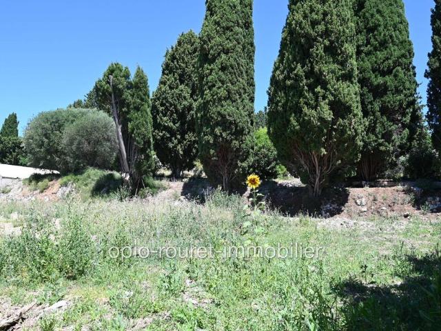 Terrain de 1757 m2 en vente Châteauneuf Grasse, France