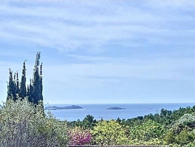 Terrain de 1758 m2 en vente Bandol, France
