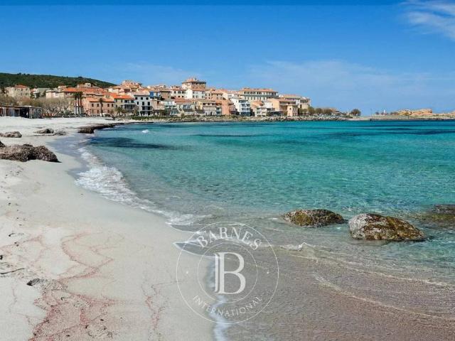 Terrain de 1980 m2 en vente L'Île Rousse, Corse