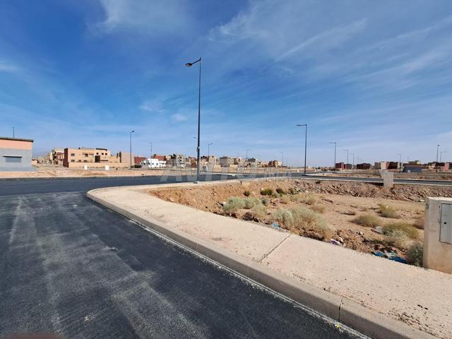 Terrain de 100 m² à double façade à Naser Lotissement, Errachidia