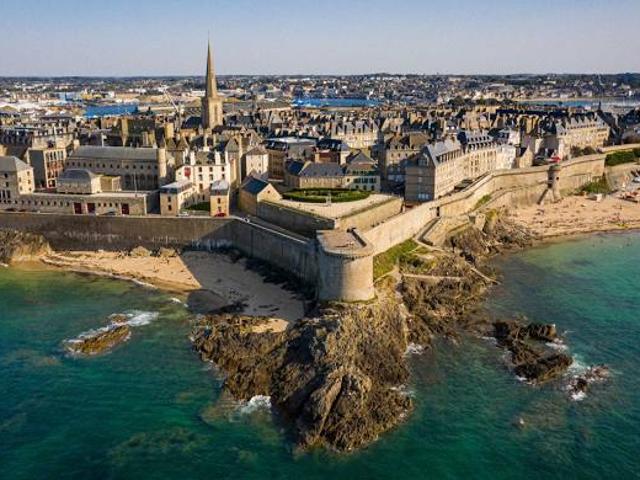 TERRAIN DE 277 M2 SAINT MALO QUARTIER CHATEAU MALO BORNE ET VIABILIS2