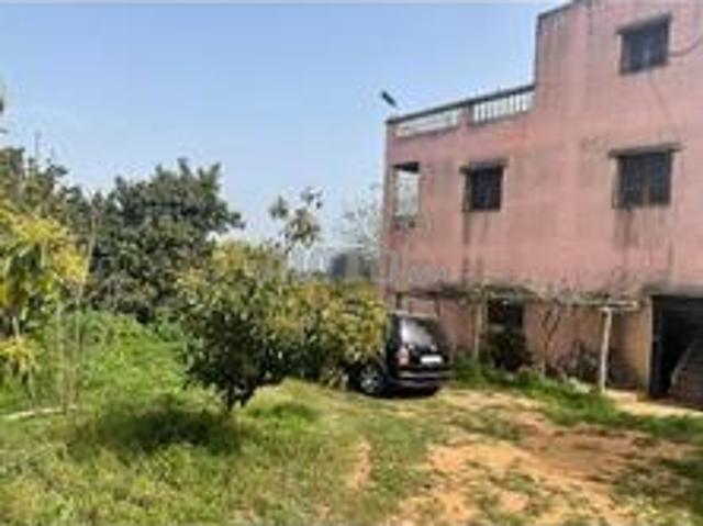 Terrain de 200m avec clôture à vendre ferme