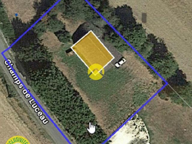 TERRAIN de 2186 m² AVEC HANGAR