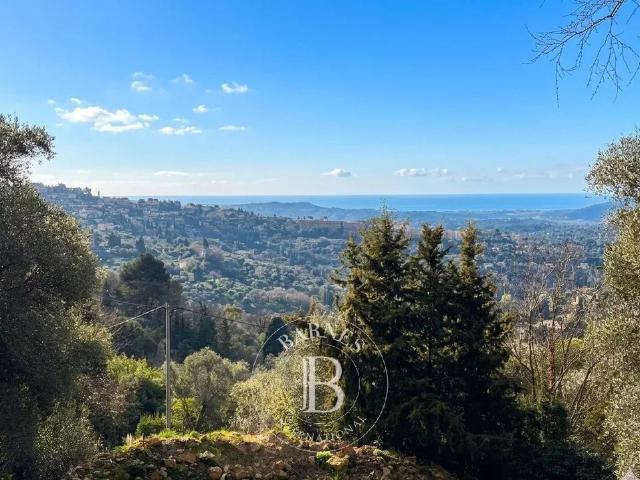 Terrain de 2300 m2 en vente Grasse, France