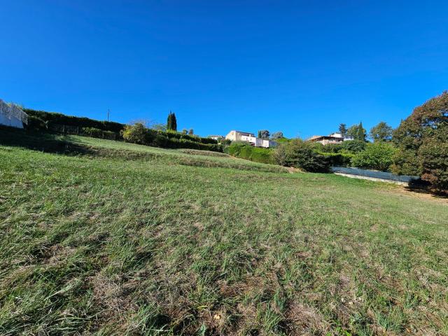 Terrain de 2 757 m2 à Auribeau sur Siagne