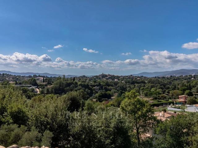Terrain de 3300 m2 Châteauneuf Grasse, Provence Alpes Côte d'Azur