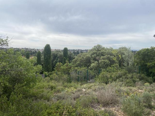 TERRAIN DE 465 M² A VILLENEUVE LES AVIGNON