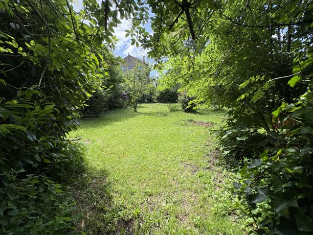 Terrain de 423 m2 483 m2 avec l'allée Viroflay rive gauche