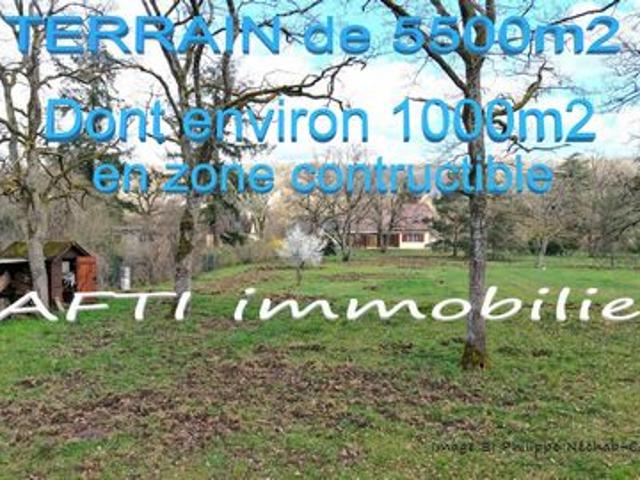Terrain de 5527m2 dont environ 1000m2 constructibles dans un endroit calme et très privilégié