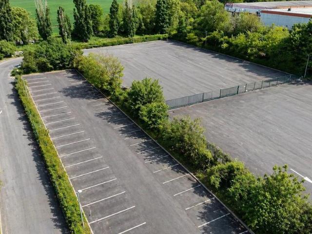 Terrain de 7400 m2 en vente Saint Witz, France