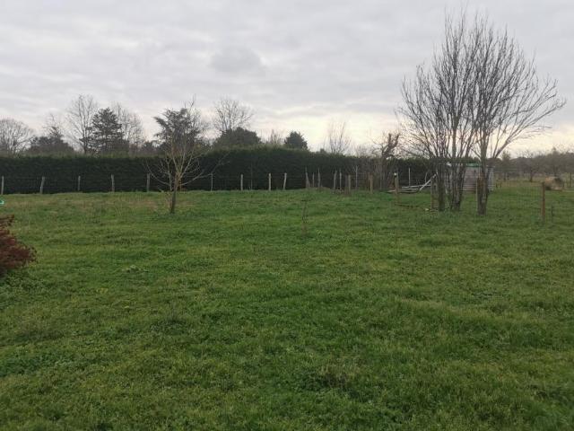 Terrain de 770m² à Saint Seurin sur L isle