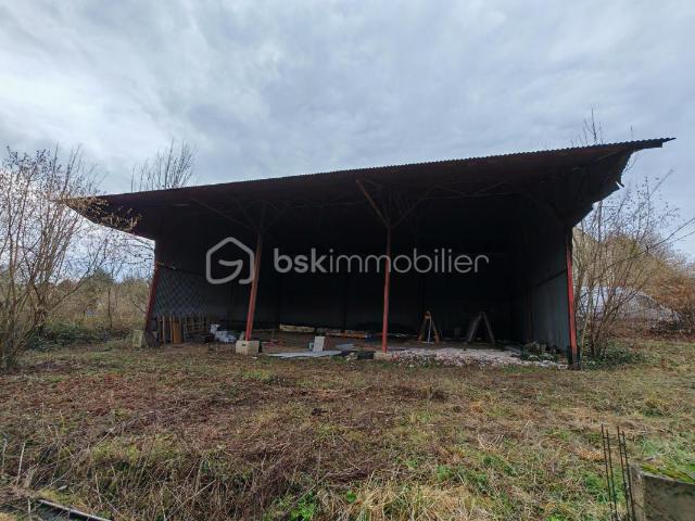 Terrain de 701 m²
