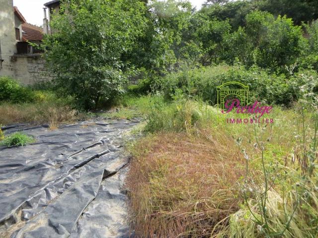 Terrain de 803 m2 en vente Le Mesnil le Roi, Île de France