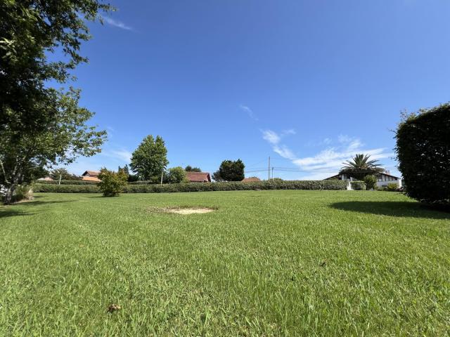 Terrain de 800 m2, Villefranque