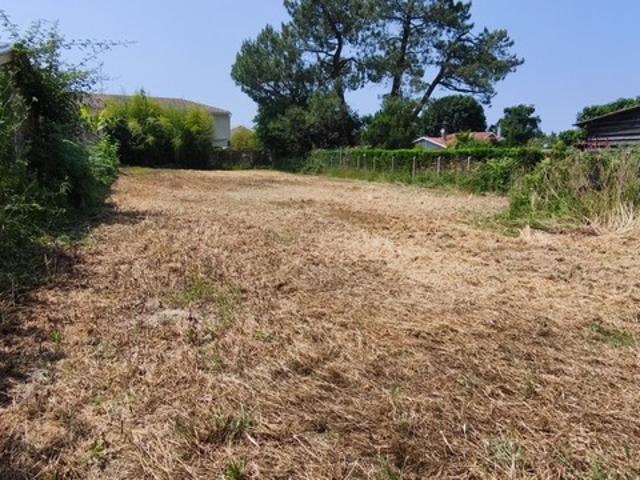 Terrain de 810 m² en seconde ligne à Gujan Mestras – Emplacement privilégié