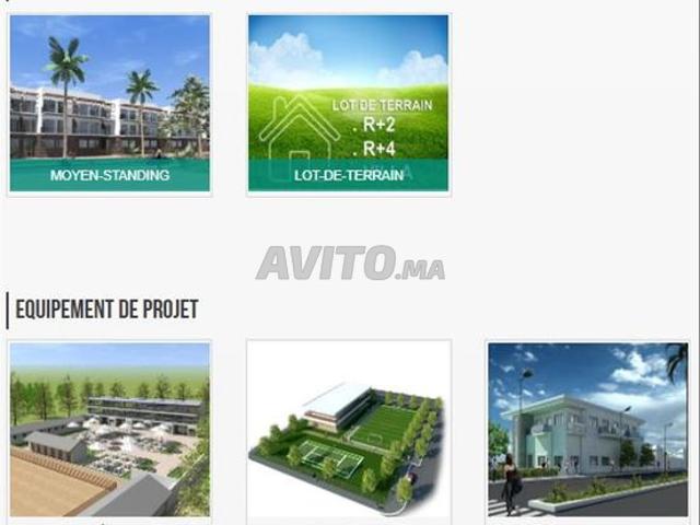 Terrain destiné à un immeuble de deux étages avec des magasins