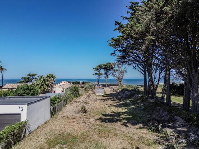 Terrain constructible de 2300m² à La Plaine sur Mer, situation privilégiée pour votre projet Bâti85