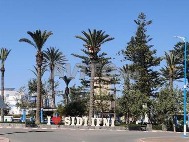 Terrain immeuble commerce 3 étages coin Sidi Ifni