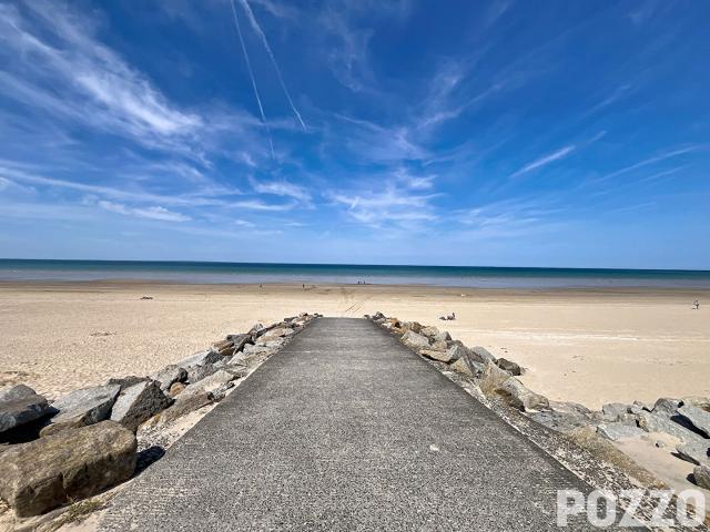 Terrain Jullouville 289 m2 A 50 m de la plage Une opportunité rare !