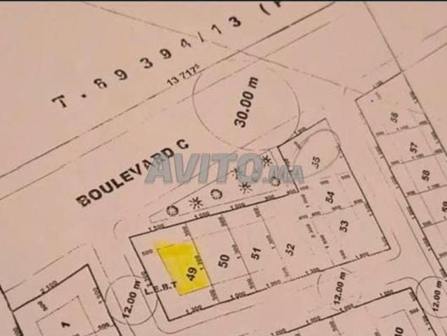 Terrain Kamouni pour villa à vendre trois façades