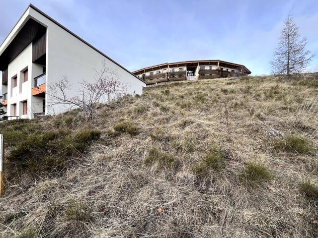 Terrain Peone 685 m2