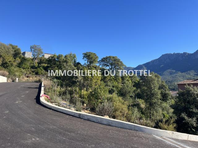TERRAIN + PERMIS DE CONSTRUIRE EN PERIPHERIE D'AJACCIO