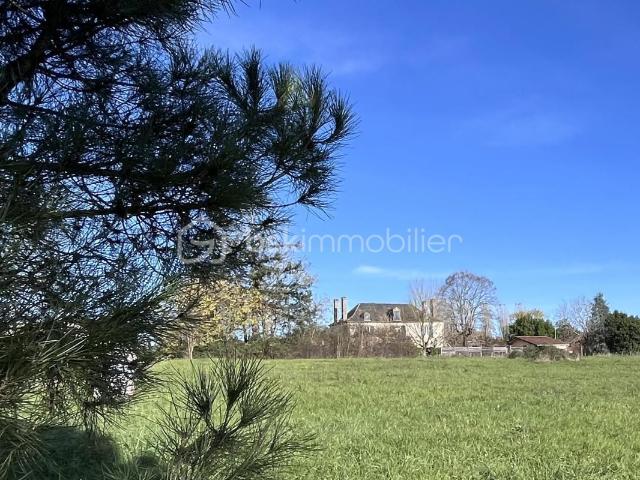 Terrain Peyrignac 24210,1567 m², 24000 €