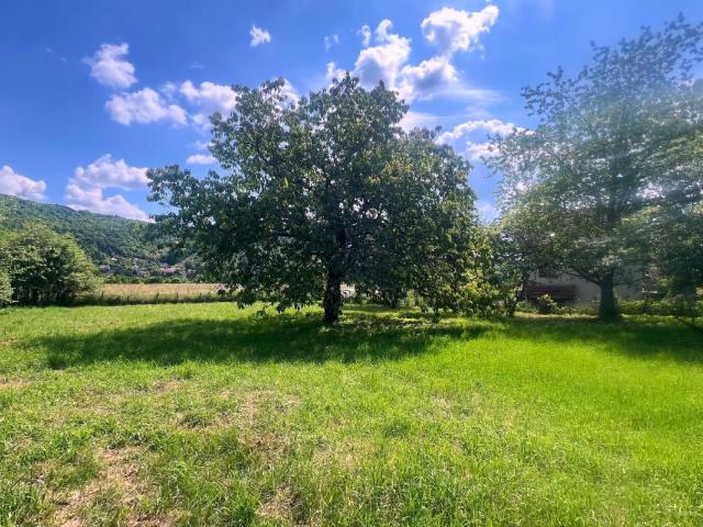Terrain plat 1301 m2 constructible au calme