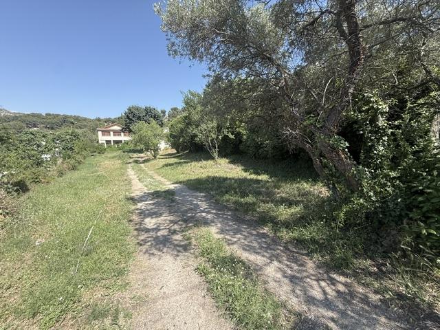 Terrain plat 916 m2avec permis accepté Allauch secteur calme