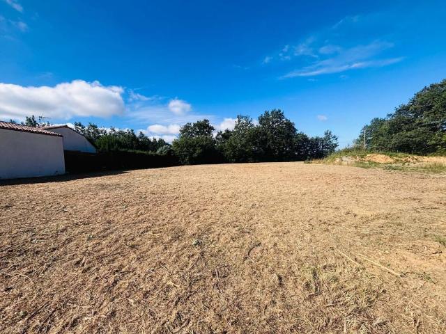 TERRAIN PLAT 929 m² ENVIRONNEMENT PAISIBLE