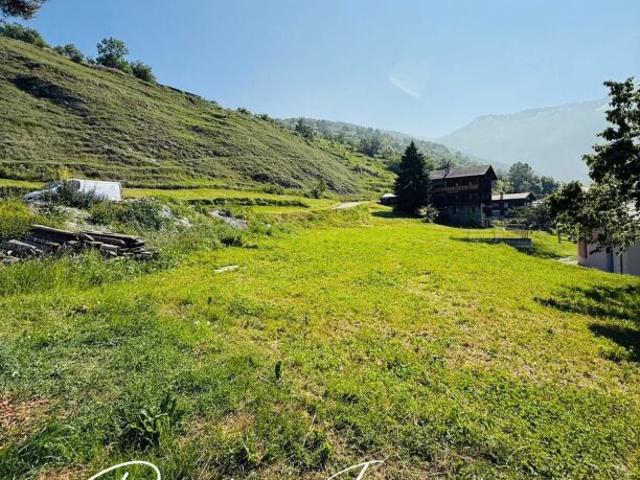 TERRAIN PLAT CONSTRUCTIBLE DE 533 M2 MASE