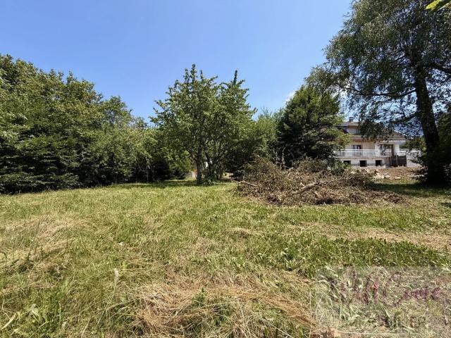 Terrain plat constructible de 953 m² — Libre constructeur — Grés