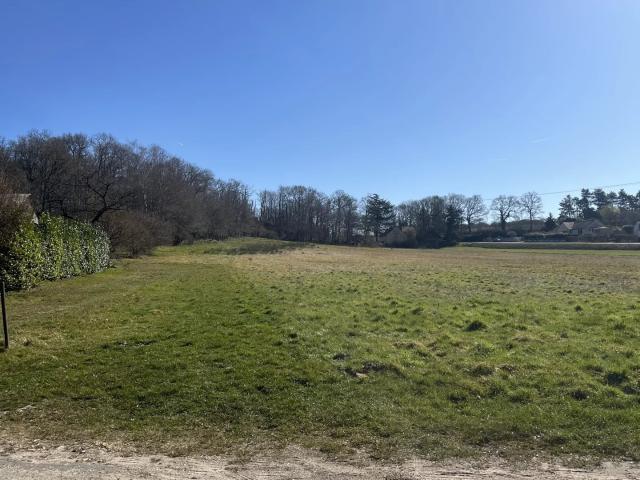 Terrain plat de 1070 m²
