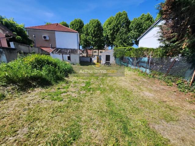 TERRAIN PLAT DE 230 M² A 5MN DE LA GARE