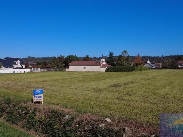 TERRAIN PLAT DE 588M2