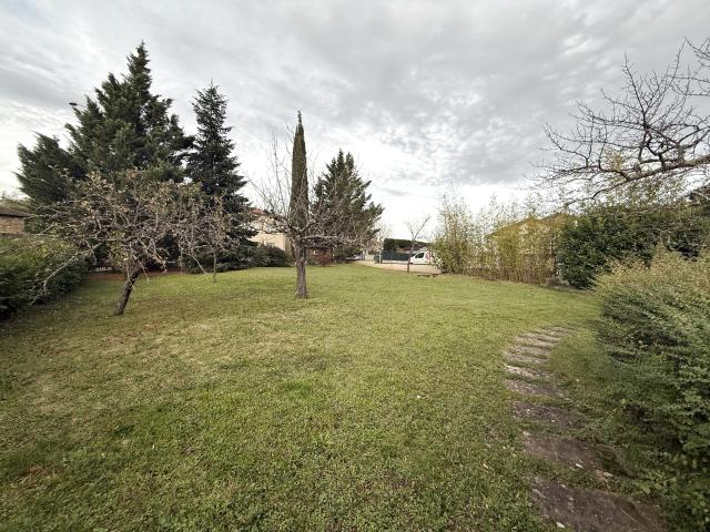 Terrain plat et arboré de 528 m2 Idéal pour votre projet immobilier
