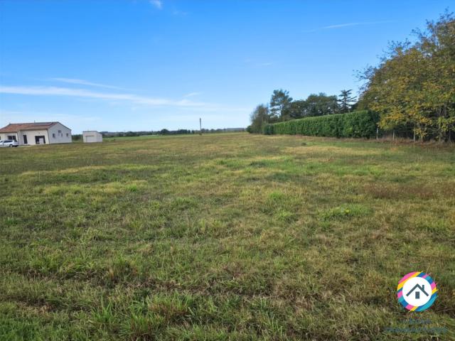Terrain plat et viabilisé, 1 100m² entre Mazères et Saverdun