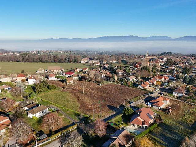 TERRAIN PLEIN COEUR DE VILLAGE à DOLOMIEU