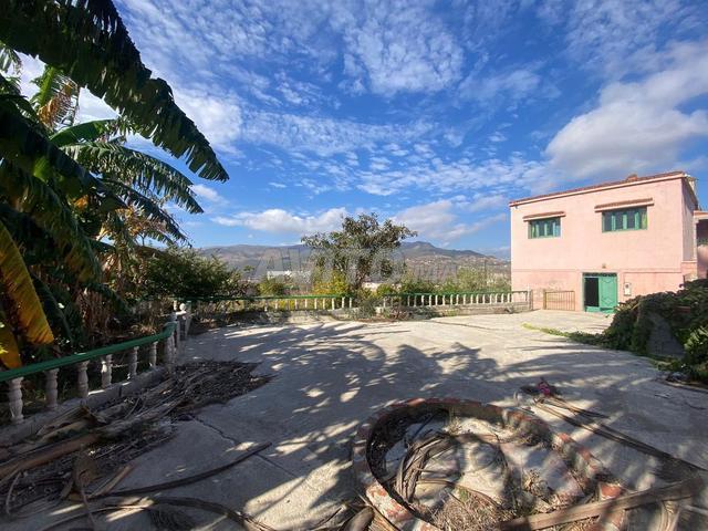 Terrain plus villa 1700m²