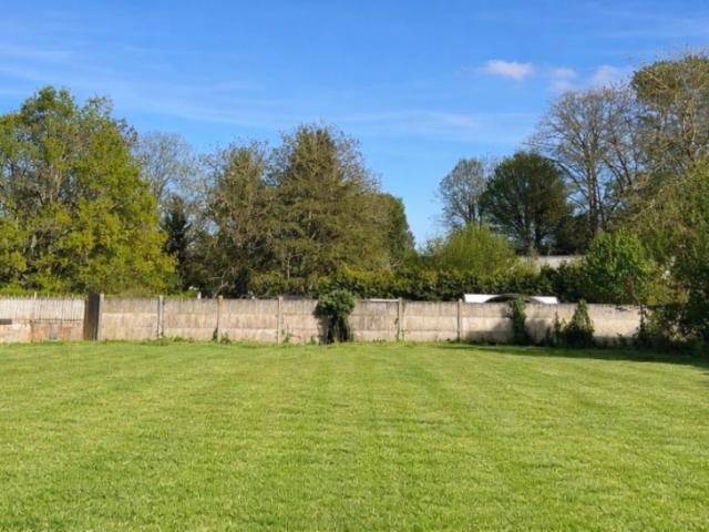 Terrain prêt à BATIR surface: 601 m2 AXE COMPIEGNE/NOYON