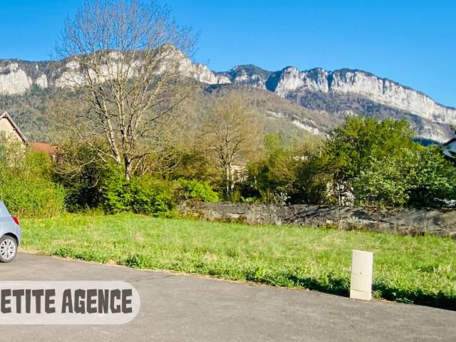 TERRAIN PROCHE CENTRE VILLE ET COMMODITES