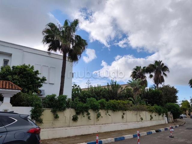 Terrain R4 à la vente à Sidi Maarouf. Surface de 810 m²