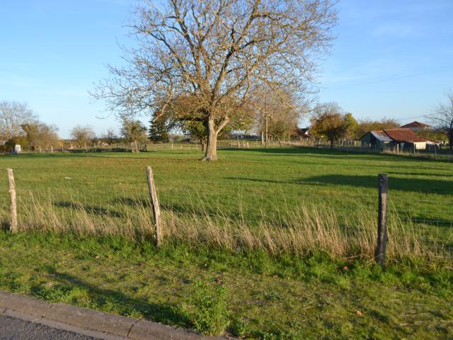 TERRAIN sur TRETEAU