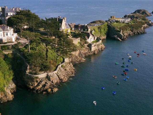 TERRAIN SAINT LUNAIRE 340 M2 PROCHE PLAGE